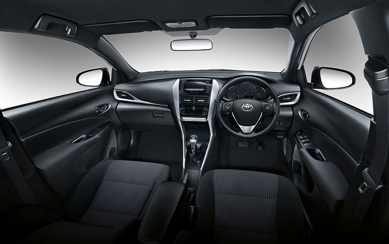 Toyota-Yaris-E-Grade-Interior