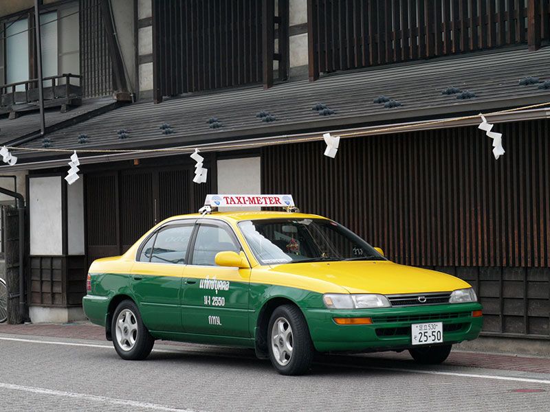 Toyota-Corolla-Taxi-Thai-In-Japan